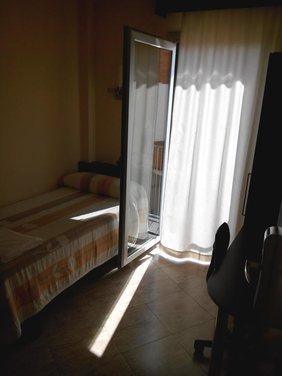 Hostal Sant Sadurni Sant Sadurní dʼAnoia Екстериор снимка