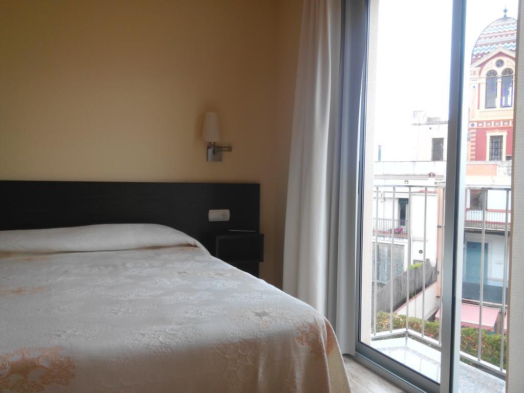Hostal Sant Sadurni Sant Sadurní dʼAnoia Стая снимка