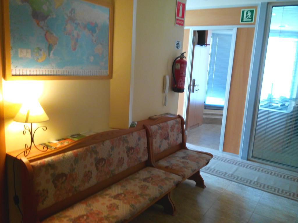 Hostal Sant Sadurni Sant Sadurní dʼAnoia Екстериор снимка