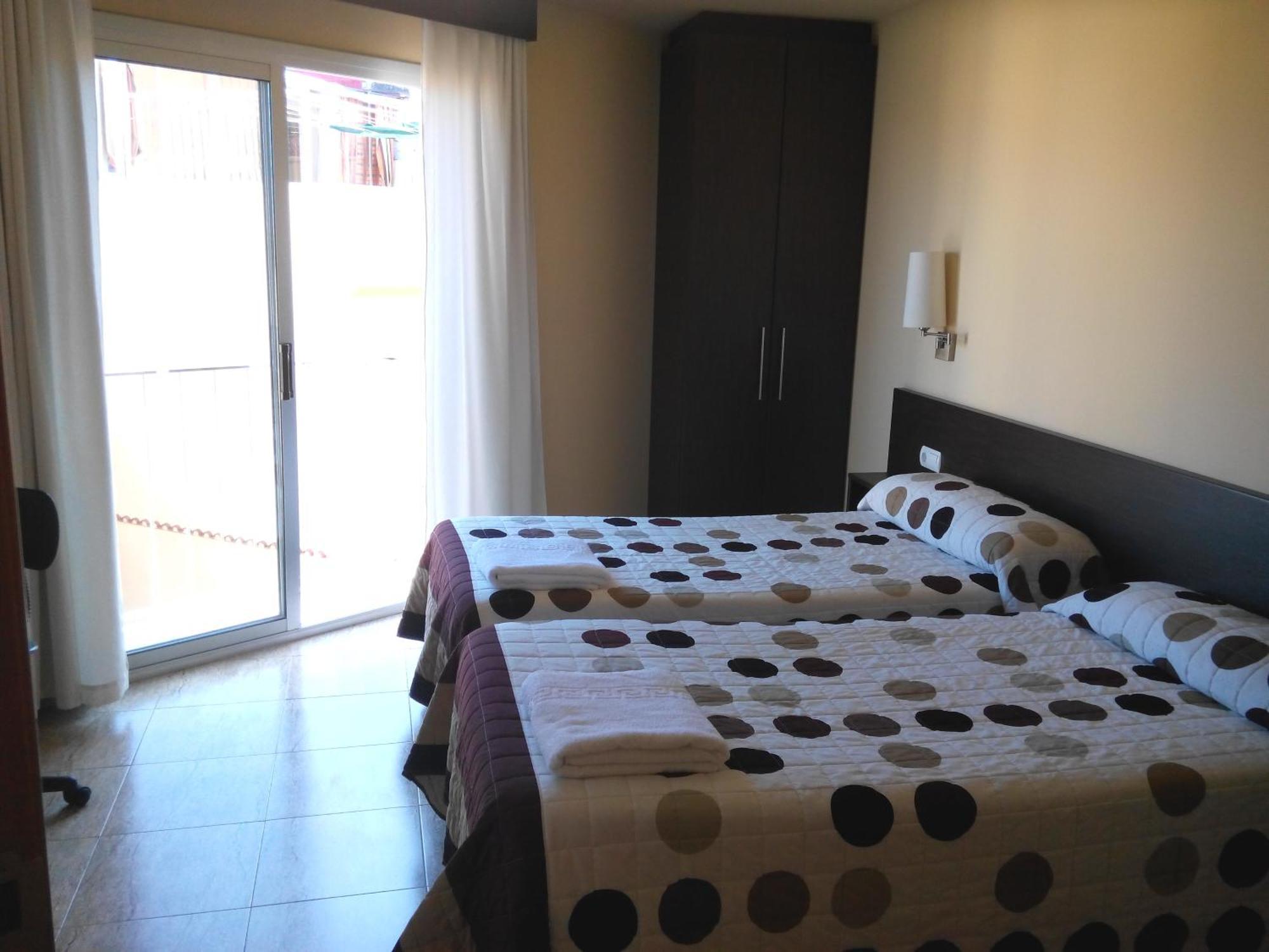 Hostal Sant Sadurni Sant Sadurní dʼAnoia Стая снимка