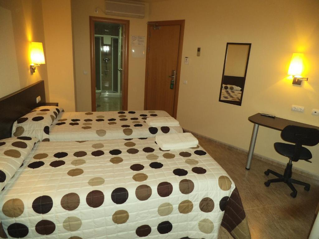 Hostal Sant Sadurni Sant Sadurní dʼAnoia Стая снимка