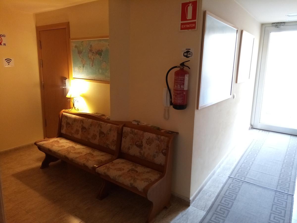 Hostal Sant Sadurni Sant Sadurní dʼAnoia Екстериор снимка